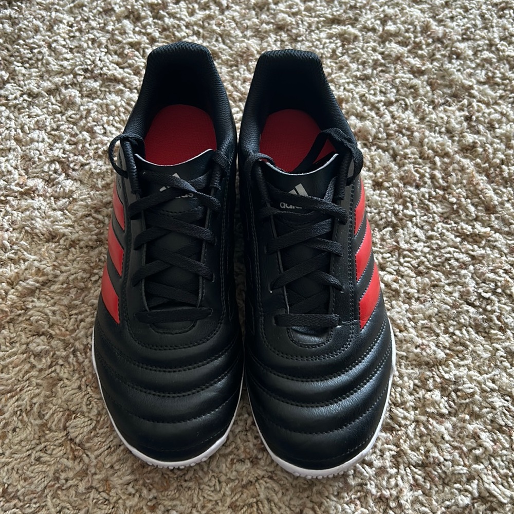 Like new indoor soccer cleats. Only work two times on an indoor field.